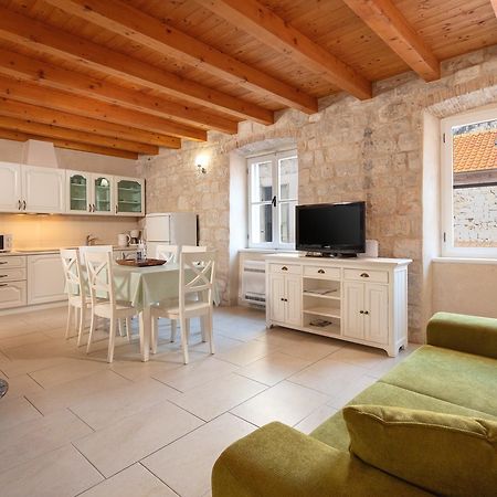 Villa Mama - Traditional Apartments In Omis, Free Parking Exterior photo