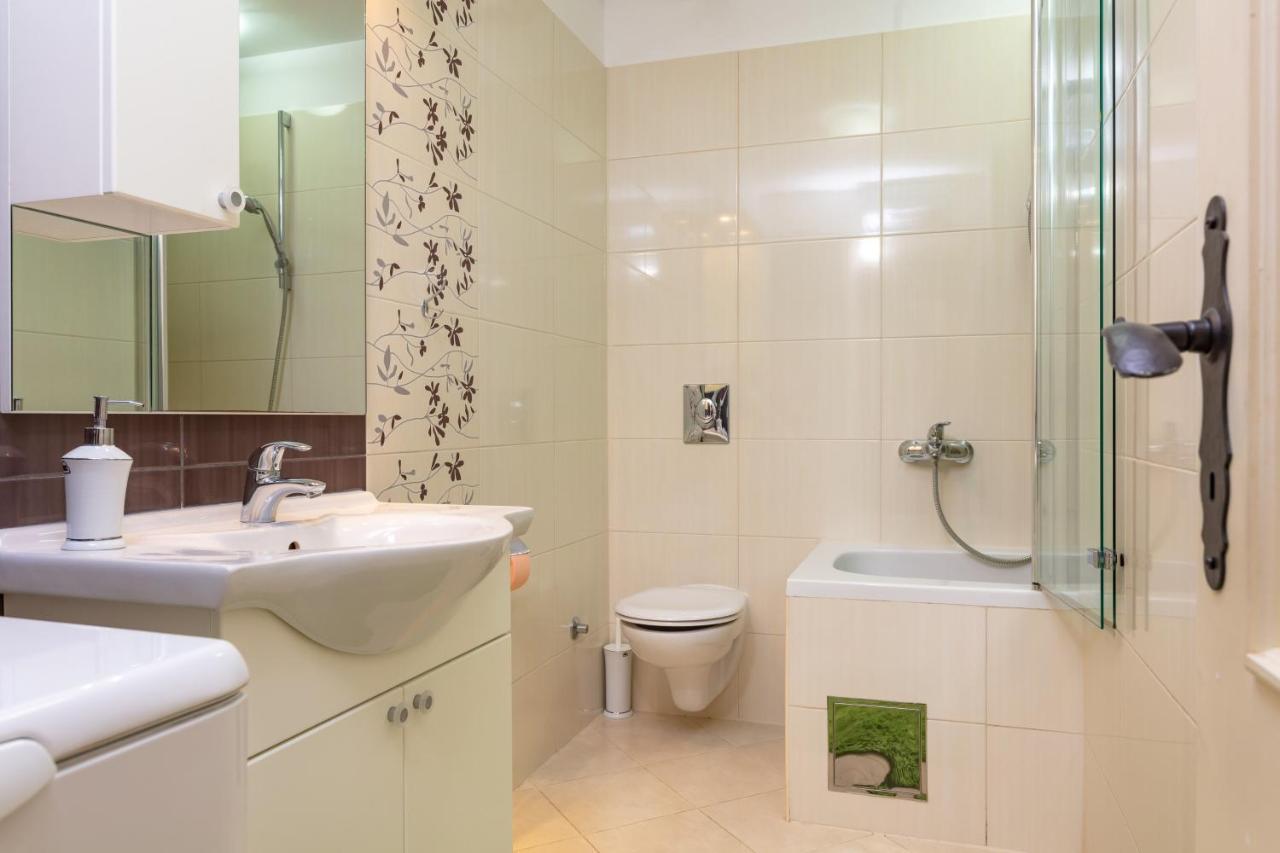 Villa Mama - Traditional Apartments In Omis, Free Parking Exterior photo