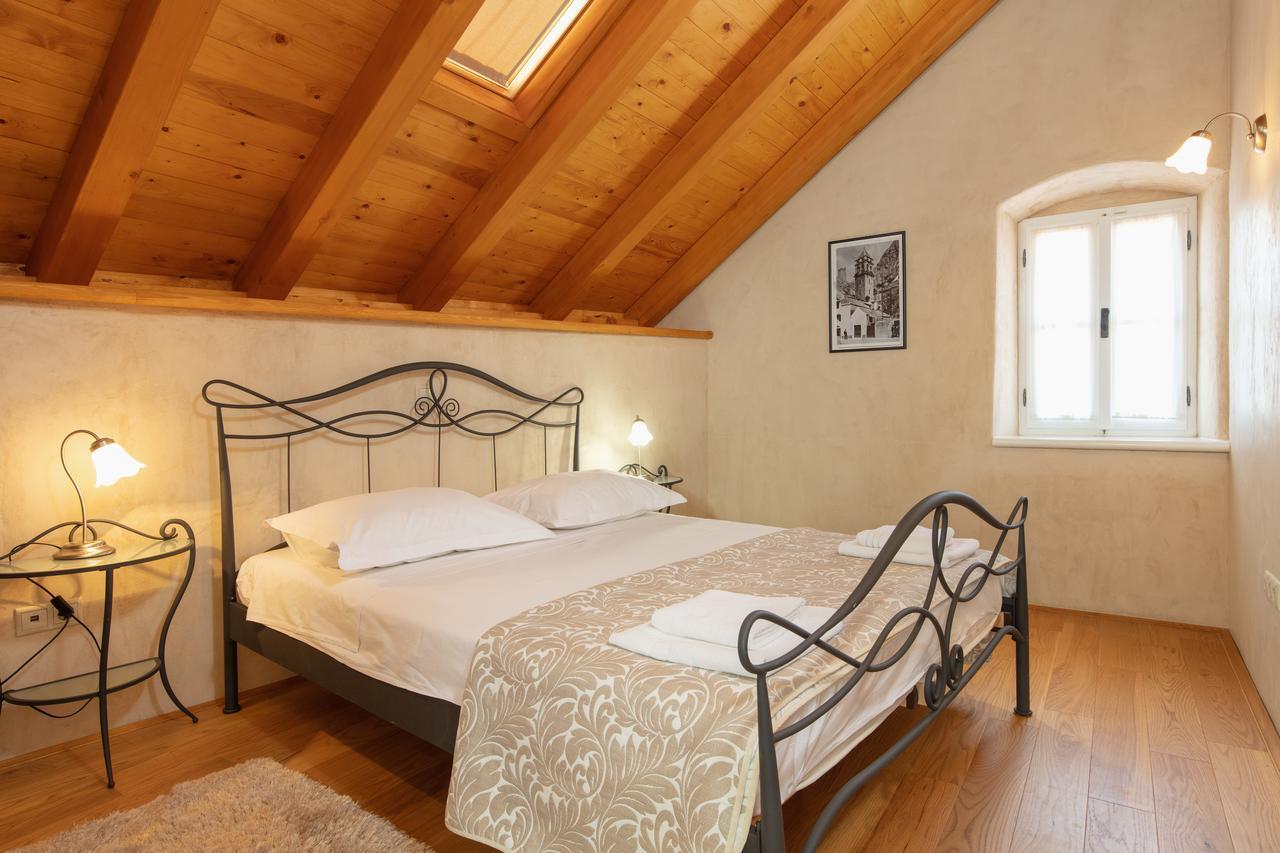 Villa Mama - Traditional Apartments In Omis, Free Parking Exterior photo