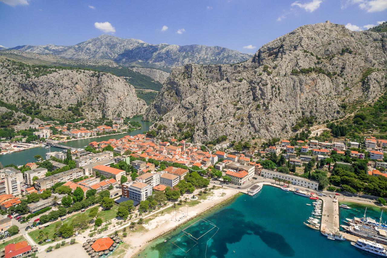 Villa Mama - Traditional Apartments In Omis, Free Parking Exterior photo