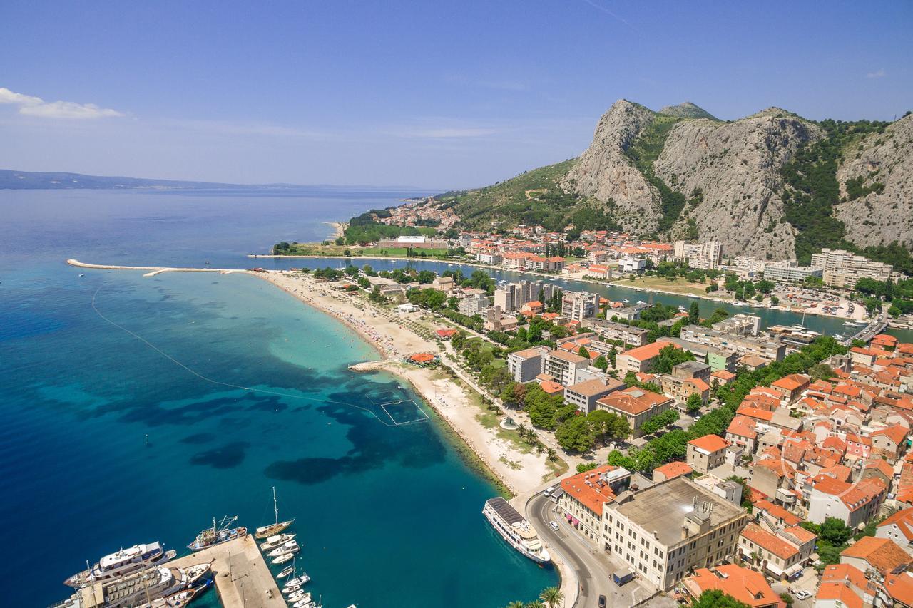 Villa Mama - Traditional Apartments In Omis, Free Parking Exterior photo
