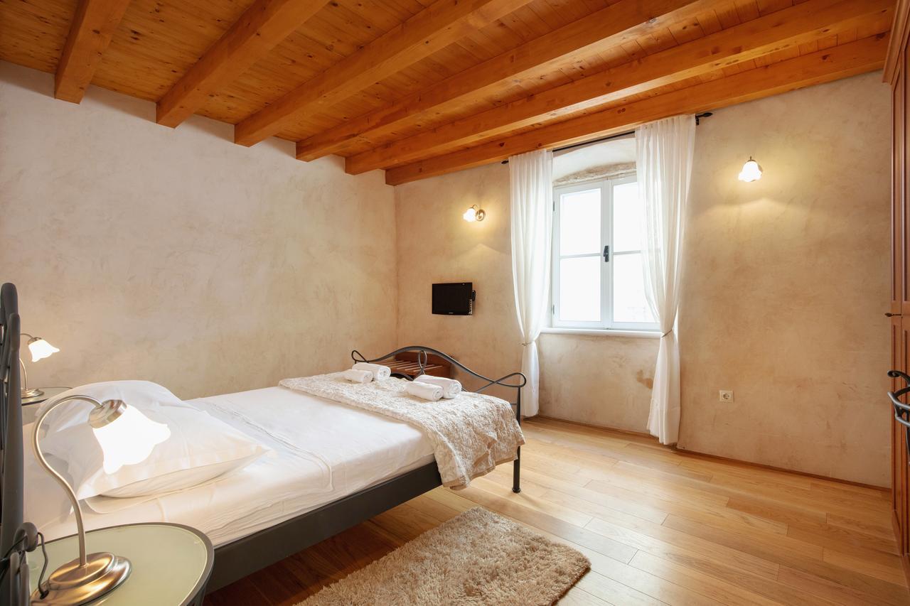 Villa Mama - Traditional Apartments In Omis, Free Parking Exterior photo