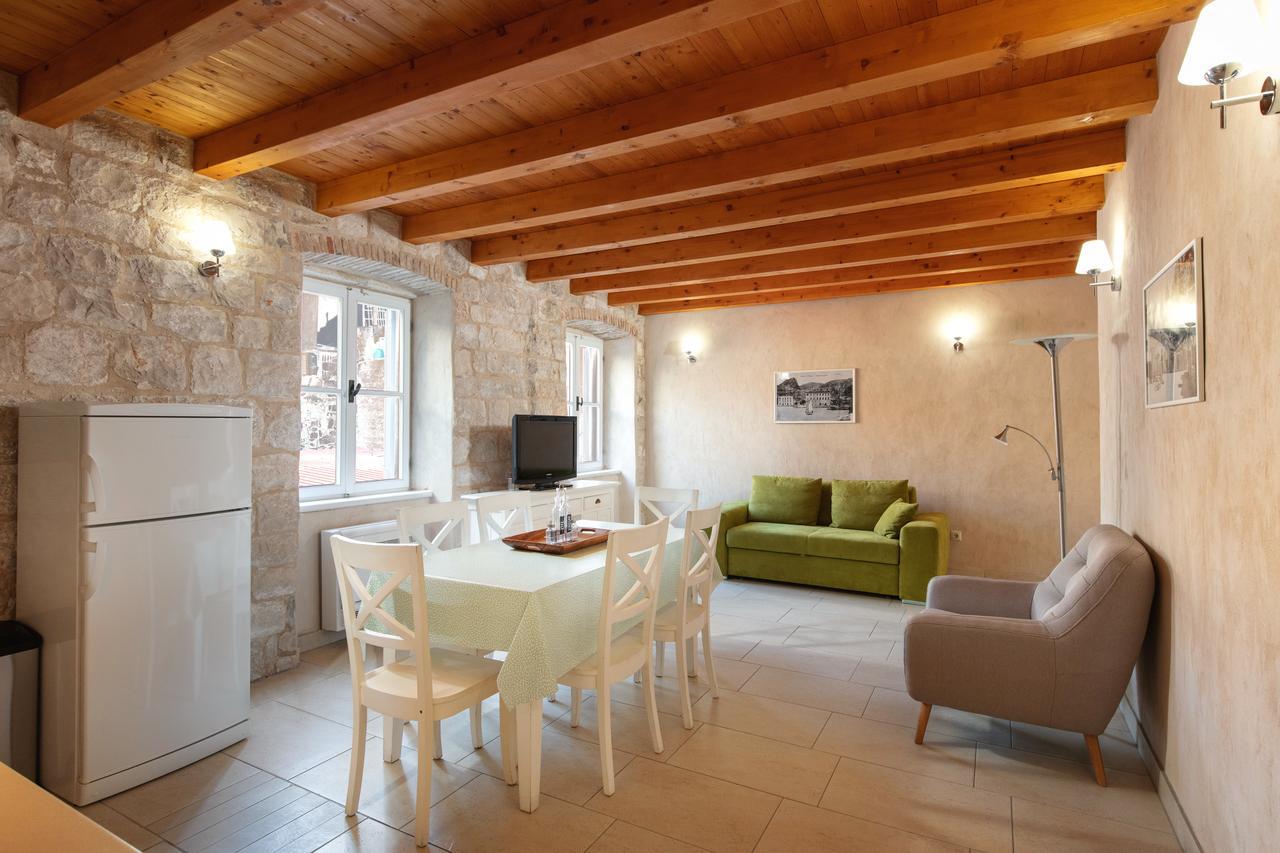Villa Mama - Traditional Apartments In Omis, Free Parking Exterior photo