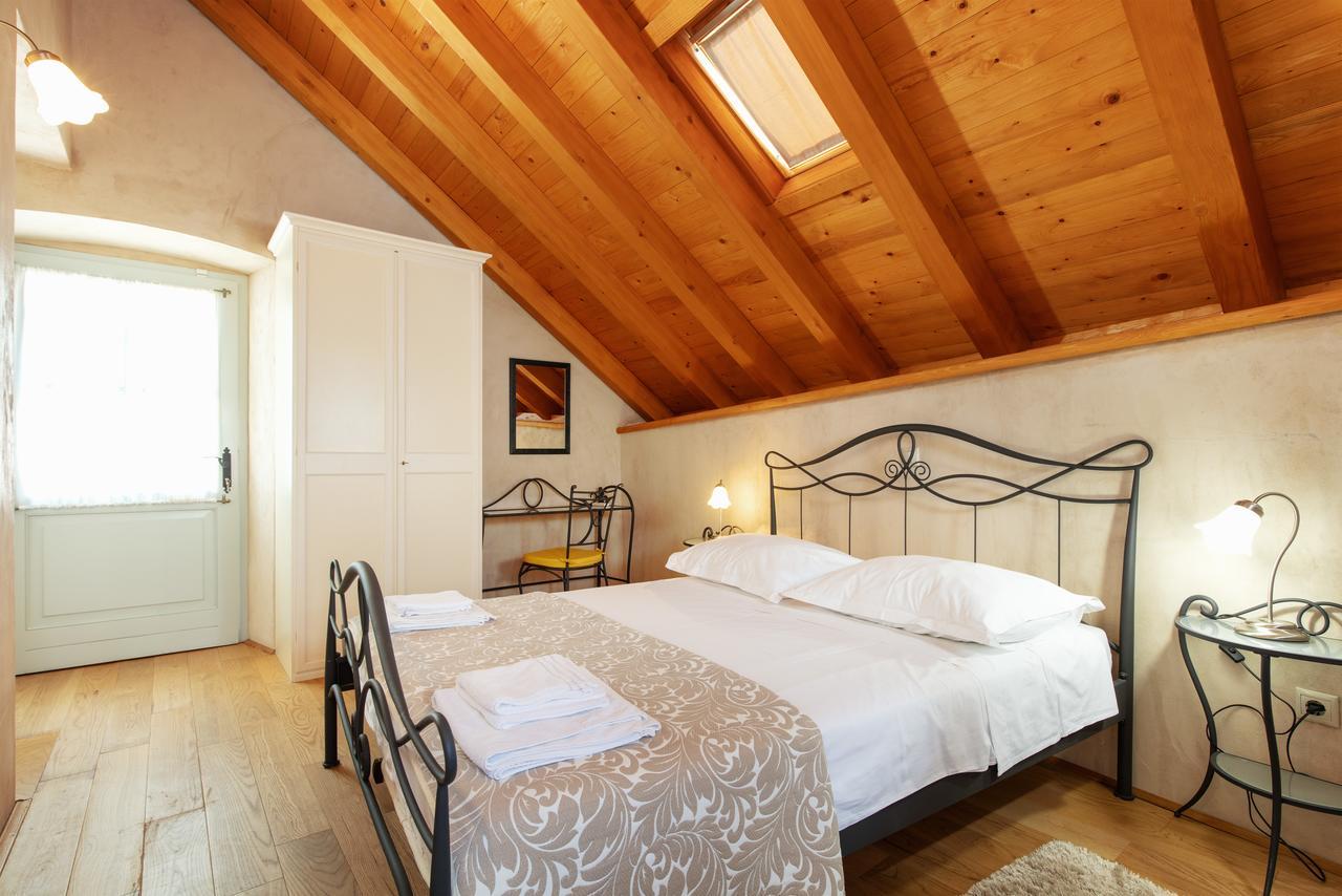 Villa Mama - Traditional Apartments In Omis, Free Parking Exterior photo