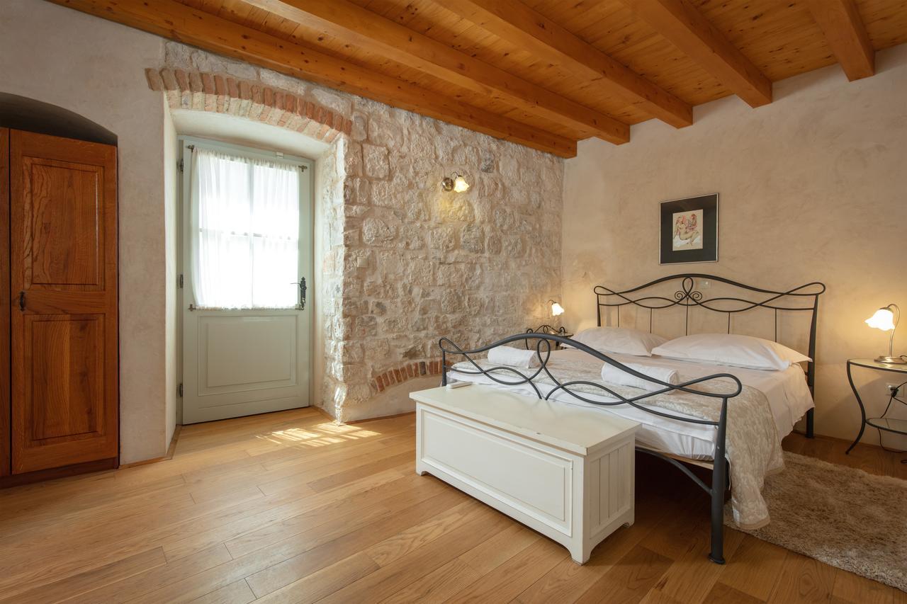 Villa Mama - Traditional Apartments In Omis, Free Parking Exterior photo