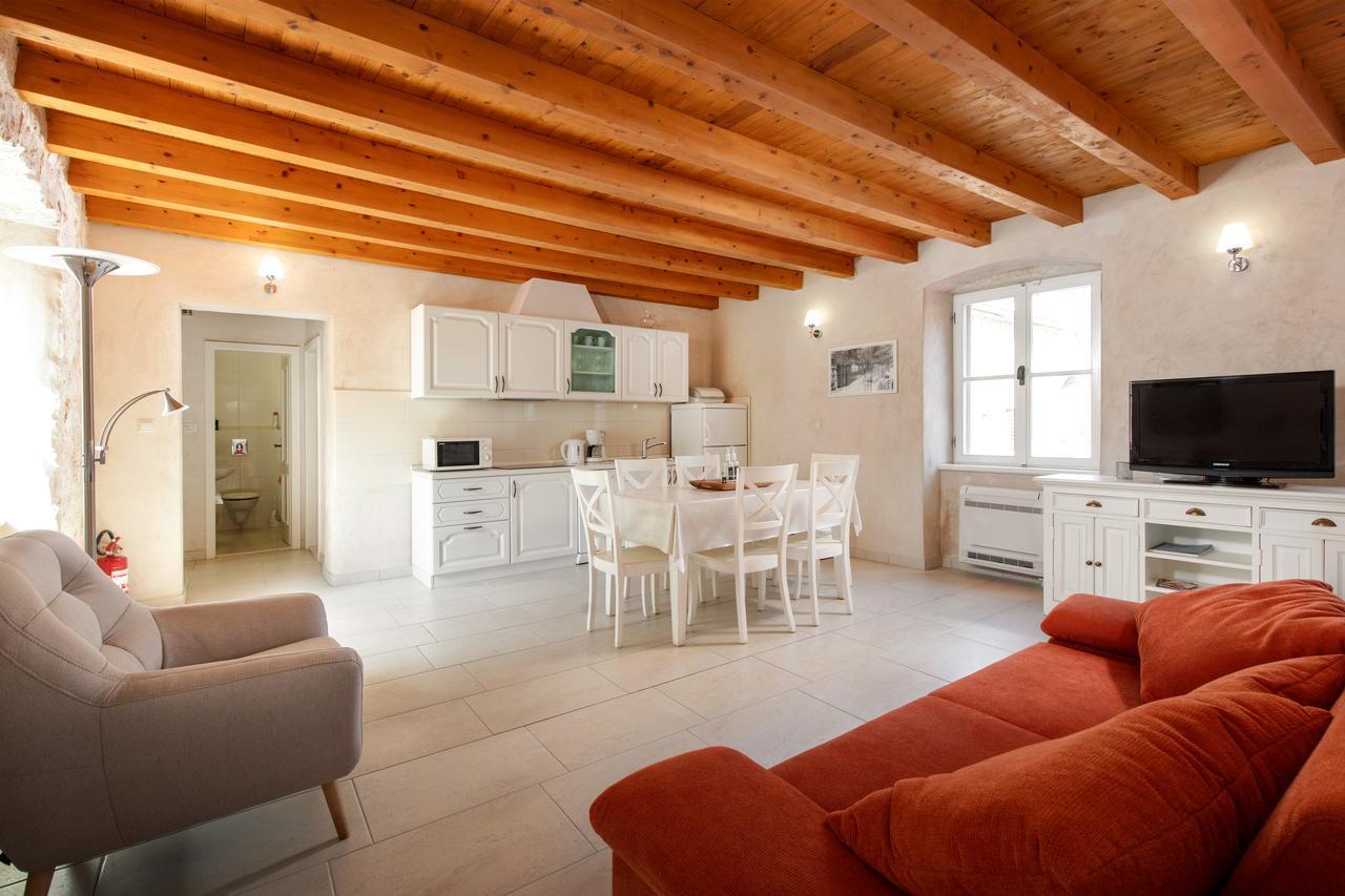 Villa Mama - Traditional Apartments In Omis, Free Parking Exterior photo