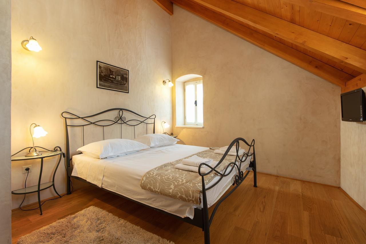 Villa Mama - Traditional Apartments In Omis, Free Parking Exterior photo