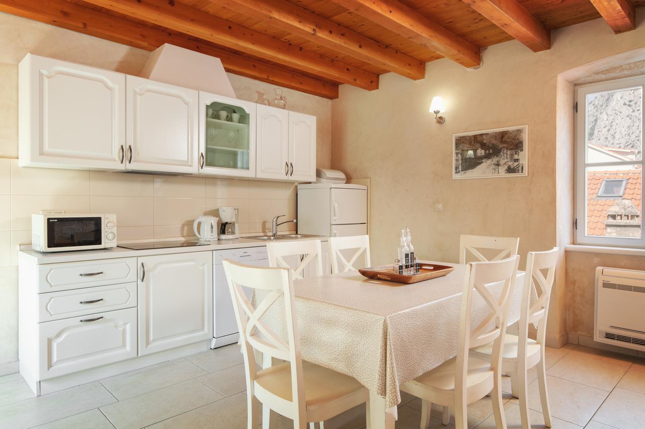 Villa Mama - Traditional Apartments In Omis, Free Parking Exterior photo