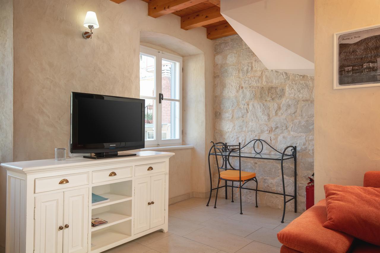 Villa Mama - Traditional Apartments In Omis, Free Parking Exterior photo