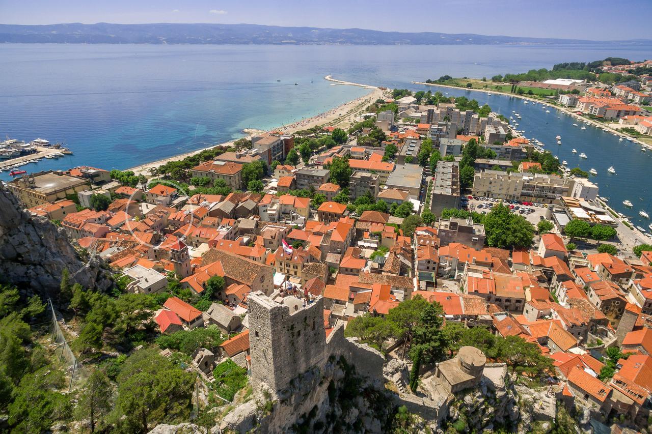 Villa Mama - Traditional Apartments In Omis, Free Parking Exterior photo